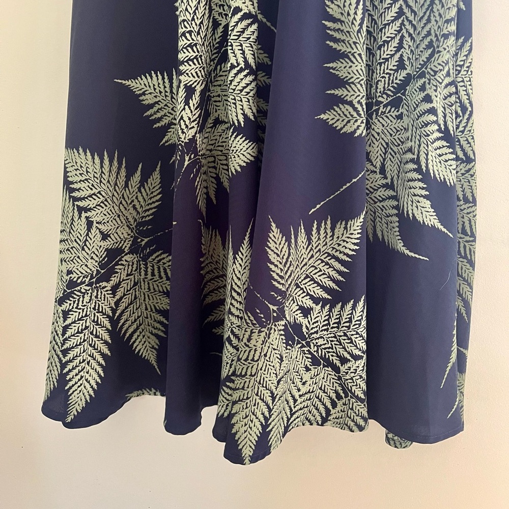 Aakaa Elegant Green Fern Print Dress - Picture 7 of 9